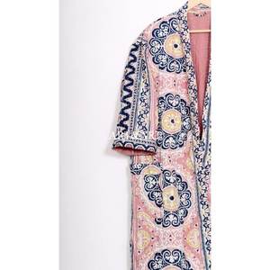 ชุดกิโมโนสั้นผ้าฝ้ายคันธา สไตล์โบโฮสุดหรู งานแฮนด์เมด พิมพ์ลายดอกไม้หลากสี คอวี ปิดด้วยเชือกผูก แห้งเร็ว เหมาะสำหรับฤดูร้อน - Product Image 4