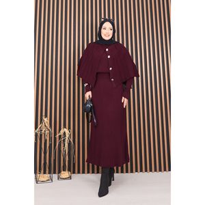 Ensemble deux pièces bordeaux : Cape boutonnée et robe en maille avec hijab sans col en tissu côtelé - Product Image 3
