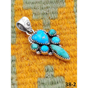 Pendentif Turquoise Fait Main du Sud-Ouest, Émeraude de la Vallée avec Sertissage à la Française en Argent Sterling, Breloques Taille Émeraude - Product Image 4