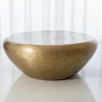 Table basse Goa en laiton antique Global Views, design moderne et glamour