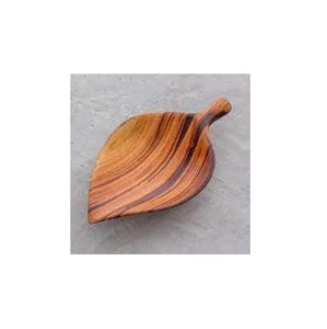 Plateau en bois utilisé à la main assiette en bois d'acacia en forme de feuille assiette de service en bois sculpté en gros - Product Image 1