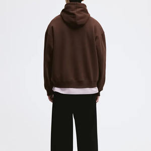 Sudadera con capucha cómoda de color marrón oscuro para hombre, de algodón grueso, con hombros caídos y puños acanalados. - Product Image 5