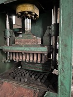 Charbon de bois instantané en forme de briquette ronde en coque de noix de coco, charbon de bois solide du Vietnam pour chicha, temps de combustion de 40 minutes, faible teneur en cendres