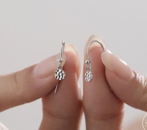 925 argent Sterling minimaliste minuscule martelé disque goutte crochet boucles d'oreilles rondes breloque bijoux avec placage d'or pour les femmes - Product Image 2