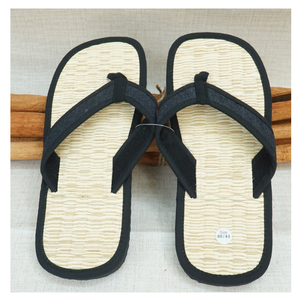 รองเท้าแตะหญ้าทะเลเป็นมิตรกับสิ่งแวดล้อม: รองเท้าแตะหญ้าทะเลสีเขียวทันสมัยนำกลับมาใช้ใหม่ได้เพื่อความสนุกสนานกลางแจ้งที่ยั่งยืนและการเดินทางอินเทรนด์ - Product Image 4