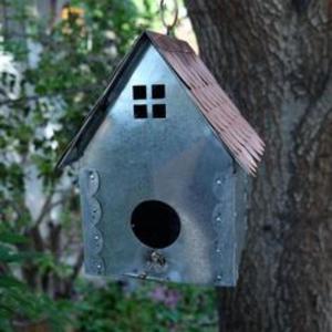 Casitas de pájaros galvanizadas fáciles de instalar con agujeros preperforados, ideales para crear un ambiente acogedor para pájaros - Product Image 3