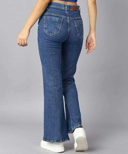 Pantalones vaqueros acampanados de cintura alta para mujer, pantalones largos acampanados de pierna ancha para el invierno, lo último en mezclilla regular con estilo frontal plano - Product Image 6