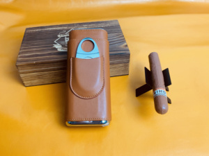 Cajas de cigarros con logotipo personalizado con cortador Estuche portátil de cigarros de cuero con 3 dedos - Product Image 4