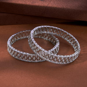 เครื่องประดับที่ทำด้วยมือกำไลเพชรแบบเปิดได้แบบอเมริกันพร้อม2โทนและชุบโรเดียมในอินเดีย - Product Image 1