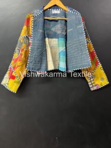 เสื้อแจ็คเก็ตสั้นแบบควิลท์ลายคันธาสไตล์วินเทจสำหรับผู้หญิง งานแฮนด์เมดจากอินเดีย เหมาะสำหรับฤดูหนาวและฤดูใบไม้ร่วง ตกแต่งด้วยงานปะติดด้านหน้า เหมาะสำหรับเทศกาลคริสต์มาส - Product Image 5