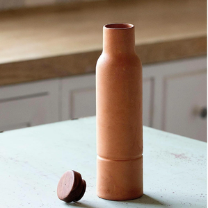 Botella de agua de terracota tradicional con patrón grabado y tapón redondo-Botella de arcilla natural para almacenamiento de agua fría - Product Image 6