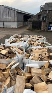 Prix de gros pour bûches de bouleau séchées au four de 25 cm, bois de chauffage séché au four, bûches de chêne et de hêtre, bois dur de mangrove - Prix de gros - Product Image 2