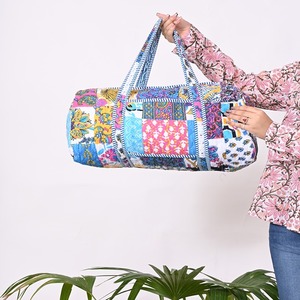 Sac de sport en coton matelassé indien fait à la main Weekender voyage et sac à provisions avec impression de blocs sac fourre-tout élégant pour femmes - Product Image 3