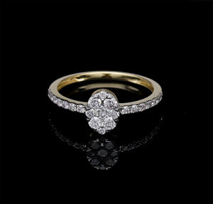 Anillo Clásico de Diamantes Naturales con Baño de Rodio en Oro de 14K, Diseño Ovalado con Diamantes Redondos Brillantes y Detalles Florales para Mujer - Product Image 2