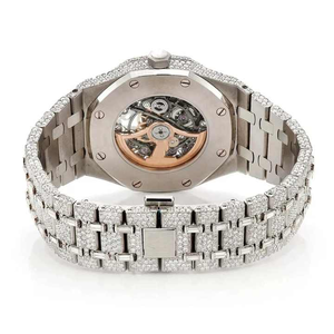 Montre en diamant fabriquée en Inde avec mouvement à quartz et boîtier glacé Design de luxe au prix d'usine pour les gros acheteurs - Product Image 2