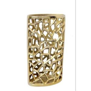 Florero de metal pulido brillante y plateado con textura elegante única con diseño de mariposas de color blanco y chapado en oro al precio más bajo - Product Image 4