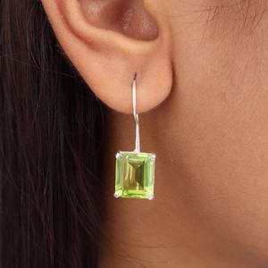 Boucles d'oreilles clous en péridot plaqué or faites à la main, bijoux en argent sterling mignons, à porter au quotidien, cadeau de fête pour femme, pierre de naissance d'août - Product Image 2