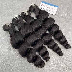 Cheveux humains vierges bruts vietnamiens, blonds 613, ondulations profondes lâches, mèches doubles tissées à la machine et fermeture en dentelle pour la vente en gros - Product Image 5