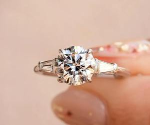 Anillo de compromiso de forma redonda de moissanita Anillo personalizado de plata esterlina 925 y joyería HIP HOP - Product Image 2