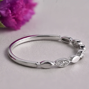 Anillo de Compromiso Geométrico con Incrustaciones de Milgrain para Cualquier Lugar - Product Image 2