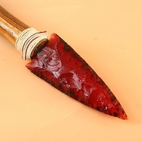 Magnifique manche de couteau portable haut de gamme de 8 pouces en obsidienne rouge à aura de titane, sculpté à la main et gravé, en forme de pointe de flèche, objet d'art et mascotte