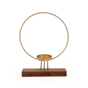 Bougeoir artisanal en métal en fer plaqué or Base en bois Bougeoir de bureau Bougeoir Décoration de salon Moule à bougie - Product Image 1