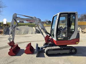 Mini-excavatrice Takeuchi TB228 de 2,8 tonnes, 24,4 CV, diesel, profondeur de creusement de 2,55 m, force de rupture de 27,1 kN, excavatrice hydraulique compacte - Product Image 3