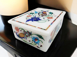 Boîte à bijoux rectangulaire en marbre blanc incrusté, organisateur de bibelots en pierre fait à la main - Product Image 2