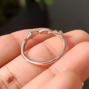 แหวนแต่งงานเพชรทรงกลมที่ได้รับแรงบันดาลใจจากธรรมชาติ - Product Image 6