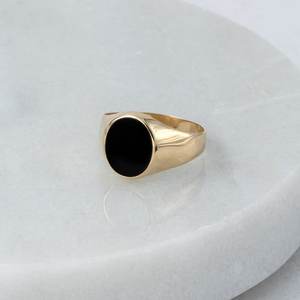 แหวนแต่งงาน/หมั้นทองคำ 18k ประดับพลอยแบล็คออนิกซ์ทรงรี ตัวเรือนแบบฝังขอบ สำหรับผู้หญิง เหมาะสำหรับงานฉลองครบรอบ งานเลี้ยง แฟชั่นเครื่องประดับคุณภาพจากโรงงาน - Product Image 5