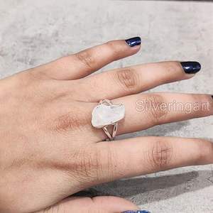 แหวนเงินแท้ 925 สำหรับผู้หญิง ดีไซน์เรียบง่าย ประดับด้วยมูนสโตนธรรมชาติหลากสี หินประจำเดือนมิถุนายน ของขวัญคริสต์มาส งานแฮนด์เมด - Product Image 1