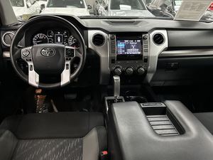 Toyota Tundra SR5 2019, Camioneta, Caja de Cambios Automática, Asientos de Cuero, Cámara Trasera, Portaequipajes de Aleación, Volante a la Izquierda, Tamaño de Neumáticos R17, Combustible Gasolina - Product Image 3