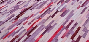 Tapis patchwork en cuir de vachette rose fait à la main, tapis moderne pour la maison et le bureau - Product Image 3