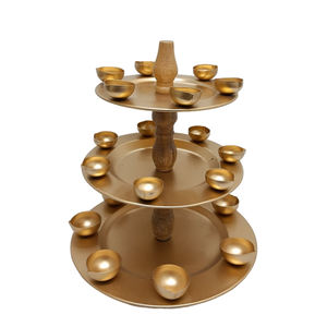 Articles décoratifs pour la maison à la mode Statue Unique en métal couleur or base noire pour dessus de Table décor à la maison fait à la main personnalisé - Product Image 3