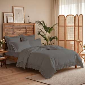 Parure de lit de luxe gris uni 4 pièces en polycoton avec housse de couette, drap-housse et taies d'oreiller à volants pour usage domestique - Product Image 3