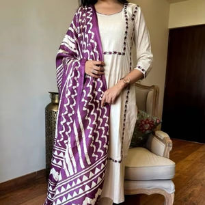 Material de algodón Khadi Kurtis confeccionados étnicos indios con pantalón de trabajo bordado y conjunto Dupatta para 2025 - Product Image 1