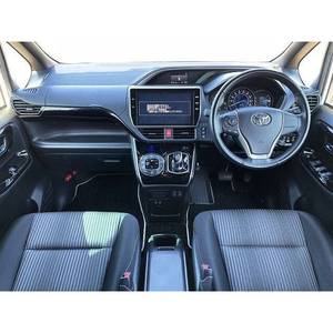 Voxy 2018 Hatchback d'occasion, conduite à droite, traction avant, essence, boîte automatique, sièges en tissu, caméra de recul, châssis ZWR800345444, 60 000 km, 7 places - Product Image 2
