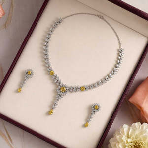 Ensemble de bijoux en argent Hallmark avec diamants américains et éclat doré pour les mariages - Product Image 1