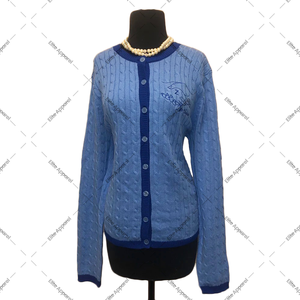 Cárdigan personalizado Zeta Amicae | Suéter de punto azul para mujer con escudo bordado y letras Amicae | Ropa auxiliar de hermandad - Product Image 1