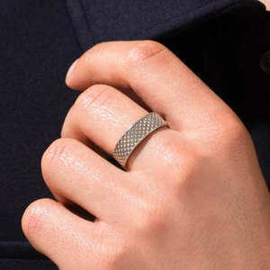 Anillo de Oro de 18K para Hombre, Diseño Minimalista de Pirámide Plateada con Incrustaciones de Piedras Preciosas de Corte Princesa, Estilo Hip Hop, Número Geométrico, Regalo para Hombre - Product Image 1