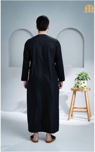 Vente en gros de Thobe Kurvig Omani 2.0 pour hommes | Robe islamique Jubba Ramadan Eid Prière Porter OEM et marque de distributeur disponible bas quantité minimale de commande - Product Image 6