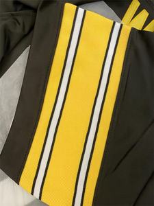 Uniforme Deportivo Personalizado de Fútbol Americano con Cuello en V, Manga Corta, Negro y Amarillo, Transpirable, de Malla - Product Image 4
