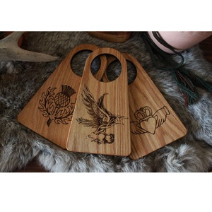 Supports de corne de Viking artisanaux en bois faits à la main Support de corne de bois gravé avec logo personnalisé du fournisseur indien - Product Image 1