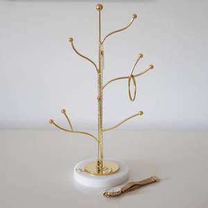 Soporte alto de joyería de metal con múltiples niveles para colgar collares largos sin enredarse o romperse fácilmente - Product Image 2