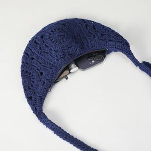 Sac bandoulière en crochet fait main personnalisable bleu marine en forme de croissant pour femme, idéal pour un usage quotidien - Vente chaude en gros - Product Image 4