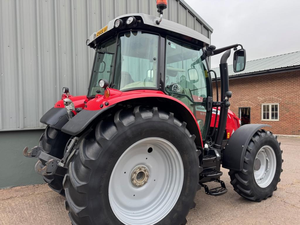 รถแทรกเตอร์ฟาร์ม 130 แรงม้า Massey Ferguson 5713SL ขับเคลื่อน 4 ล้อ รถแทรกเตอร์การเกษตร Dyna-4 แบบมีห้องโดยสาร สำหรับขาย - Product Image 4