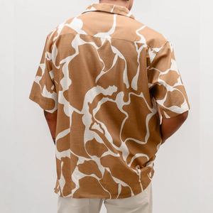 Venta al por mayor de camisas nuevas para hombres en primavera y verano, coloridas camisas de manga corta informales de estilo de vacaciones en la playa con arte de grafiti - Product Image 4
