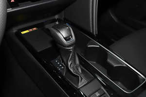 Sedán Usado 2025, Gasolina, Automático, Volante a la Izquierda, Estado Impecable, Asientos de Cuero, Neumáticos R18, Color Oscuro, Manual, para Importación - Product Image 2