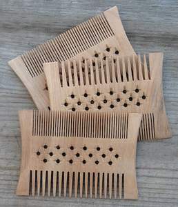 Peigne en bois solide fabriqué à la main personnalisé dernier fini naturel écologique fabriqué en Inde pour coiffer les cheveux - Product Image 2