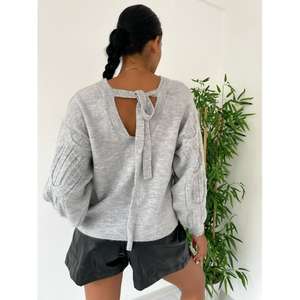 Pull en tricot pour femme avec détail complexe au dos - Modèle 848 - Product Image 4